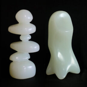 石彫 抽象彫刻 完成2026（左から中３・中１）