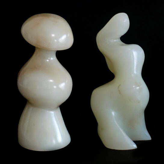 石彫 抽象彫刻 完成2026（左から小６・小６）