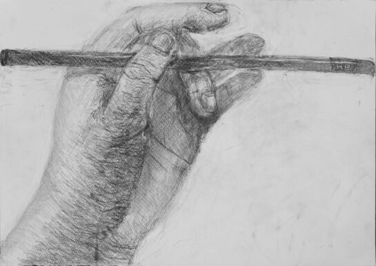 鉛筆デッサン「手と鉛筆」完成作品（小5）｜千葉市稲毛区の絵画教室 穴川キッズアトリエベアヒェン